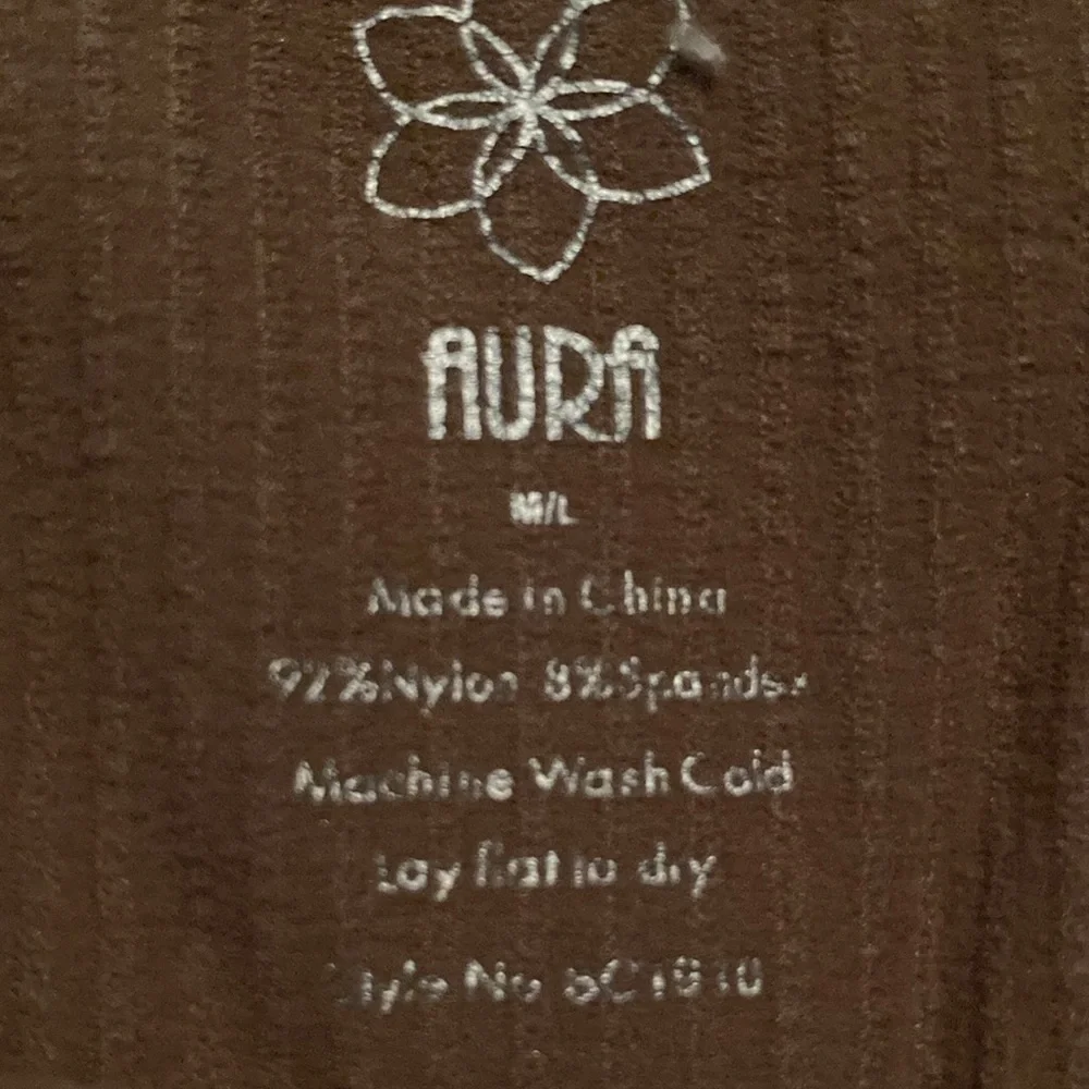 M/L - Picture 3 of 3